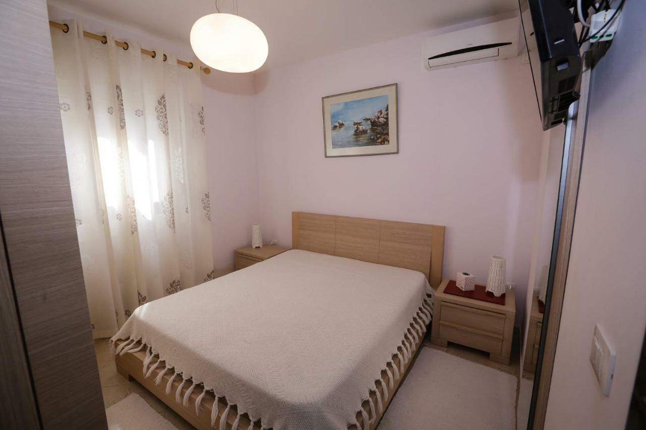 Pine-Tree Apt W/ Private Garden 50 M From The Sea Golem  Buitenkant foto