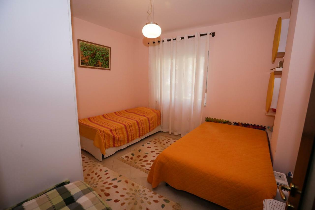 Pine-Tree Apt W/ Private Garden 50 M From The Sea Golem  Buitenkant foto