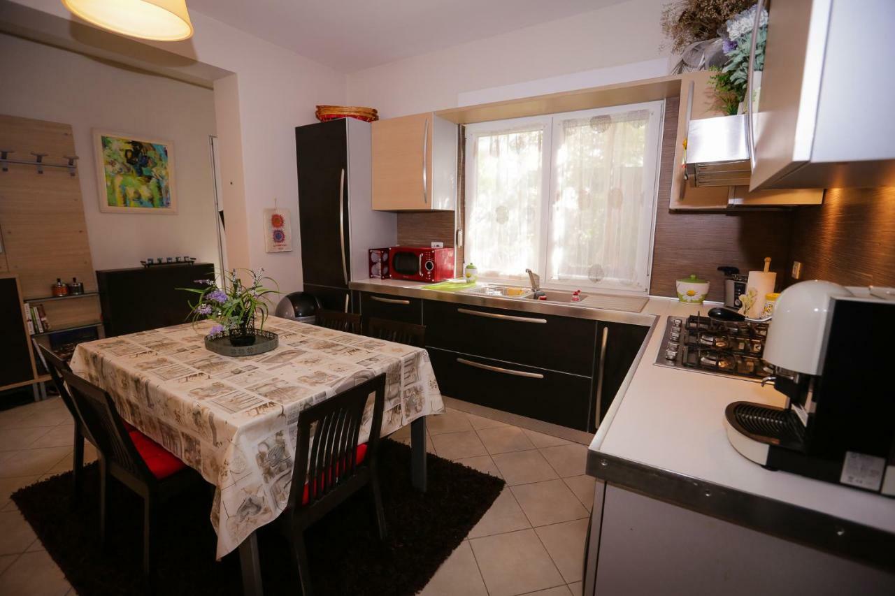 Pine-Tree Apt W/ Private Garden 50 M From The Sea Golem  Buitenkant foto