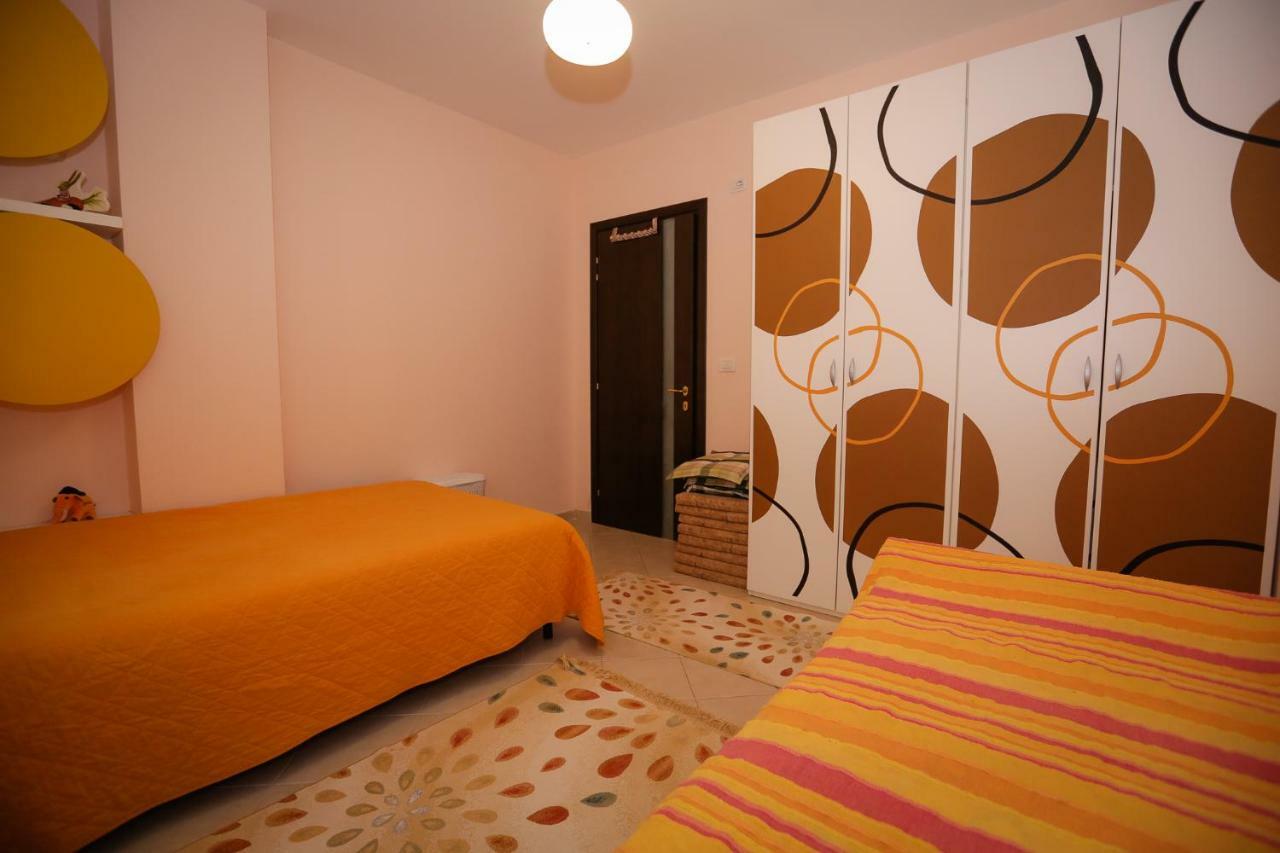Pine-Tree Apt W/ Private Garden 50 M From The Sea Golem  Buitenkant foto